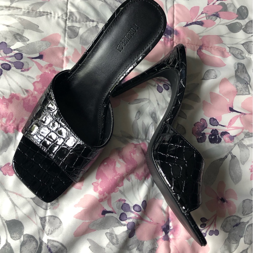 NWOT Croc Square Toe Heels